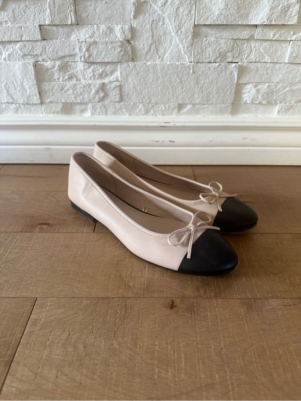 H&M Women's Two-Tone Ballet Flats in Cream and Black - Size 40